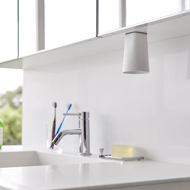 필름 부착형 세면대 선반밑 활용 마그넷 양치컵 타워