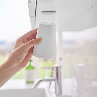 필름 부착형 세면대 선반밑 활용 마그넷 양치컵 타워